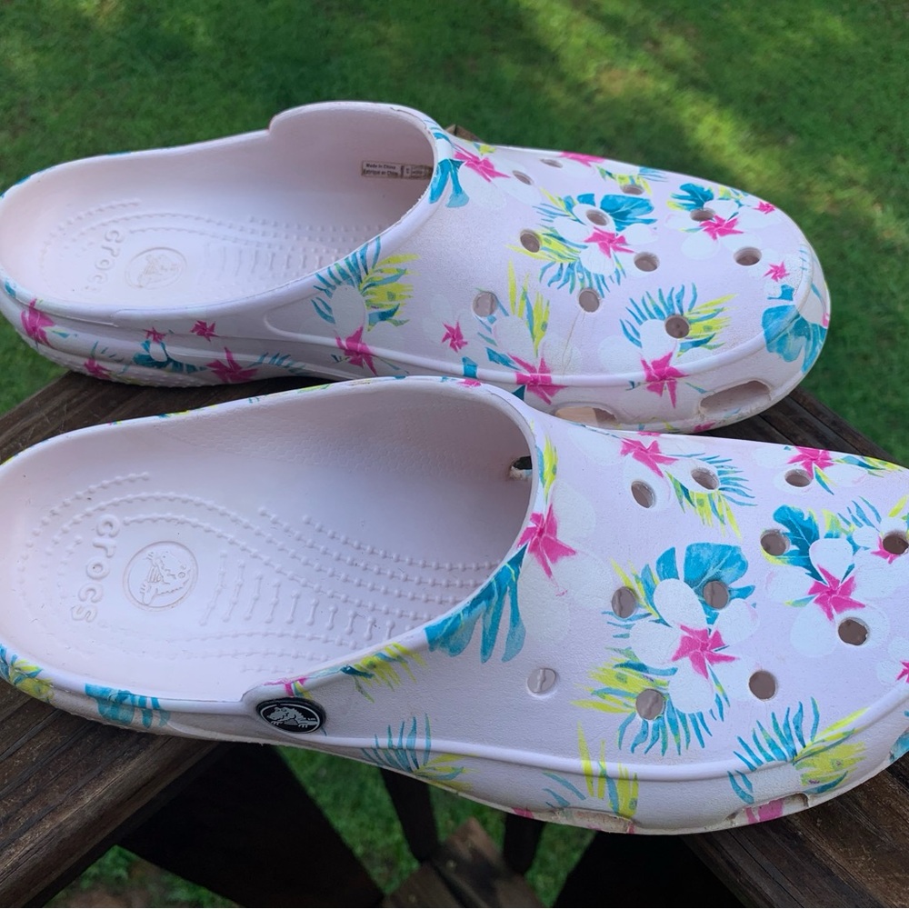 Crocs Freesail Floral Clogs